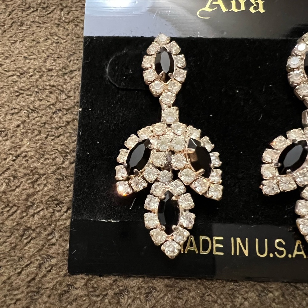 Formal/Prom Earring - Picture 3 of 3